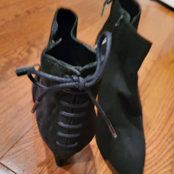 Cute suede booties with back ties. - Picture 6 of 6